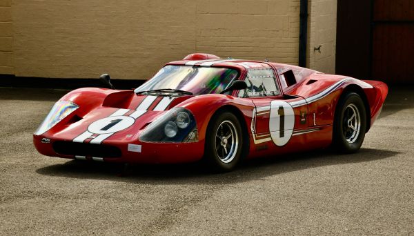 FORD GT Race Car